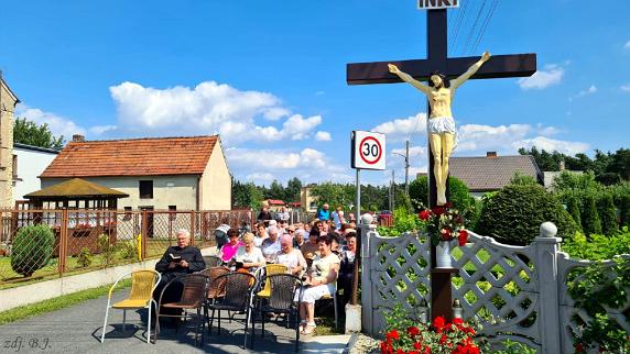 Nabożeństwo do Najświętszego Serca Pana Jezusa przy krzyżu, róg ul. Brzechwy – Wesoła 23.06.2024