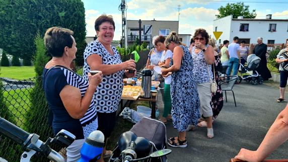 Nabożeństwo do Najświętszego Serca Pana Jezusa przy krzyżu, róg ul. Brzechwy – Wesoła 23.06.2024