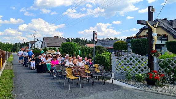 Nabożeństwo do Najświętszego Serca Pana Jezusa przy krzyżu, róg ul. Brzechwy – Wesoła 23.06.2024