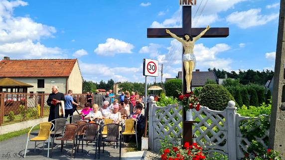 Nabożeństwo do Najświętszego Serca Pana Jezusa przy krzyżu, róg ul. Brzechwy – Wesoła 23.06.2024