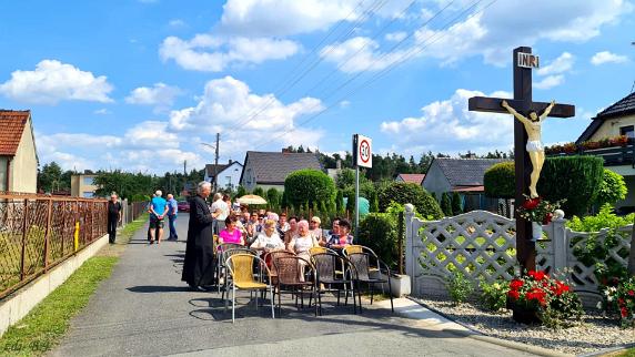 Nabożeństwo do Najświętszego Serca Pana Jezusa przy krzyżu, róg ul. Brzechwy – Wesoła 23.06.2024