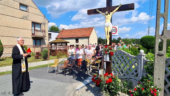 Nabożeństwo do Najświętszego Serca Pana Jezusa przy krzyżu, róg ul. Brzechwy – Wesoła 23.06.2024